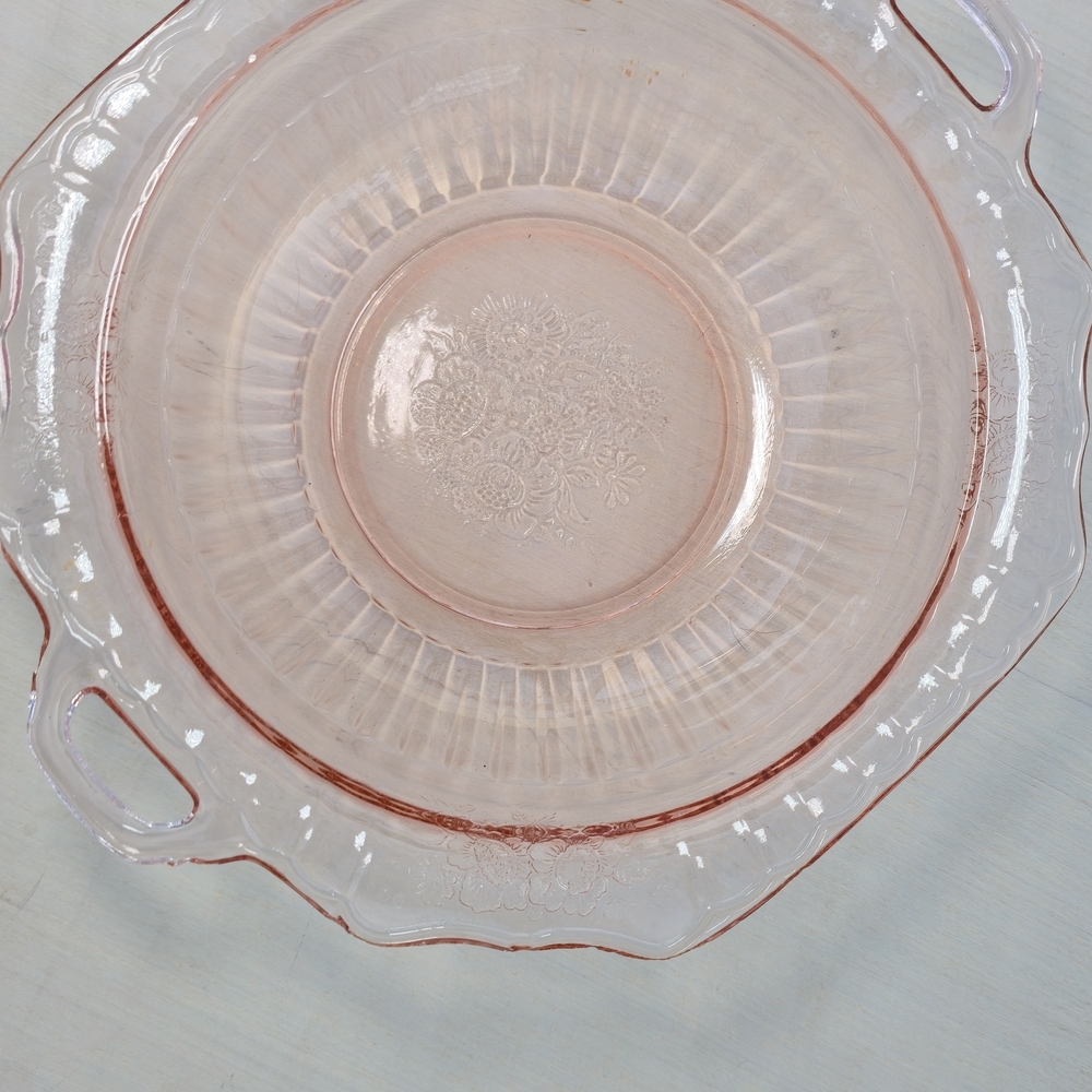 Elegant Glass Serving Bowl - Picture 2 of 6